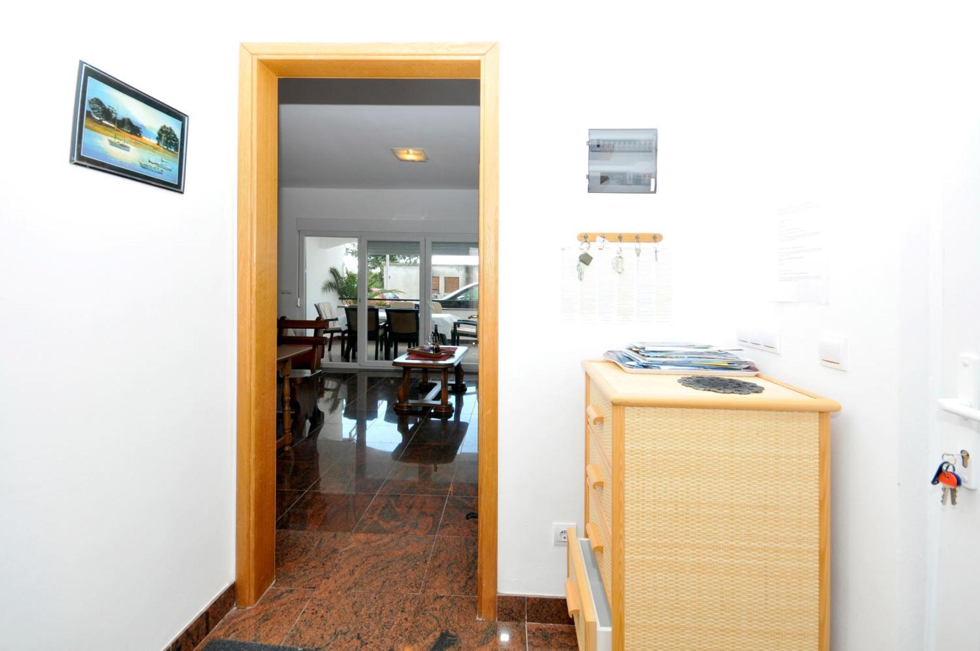 Apartmani Svalina - Seaview And 130M From Beach Трогир Екстериор снимка