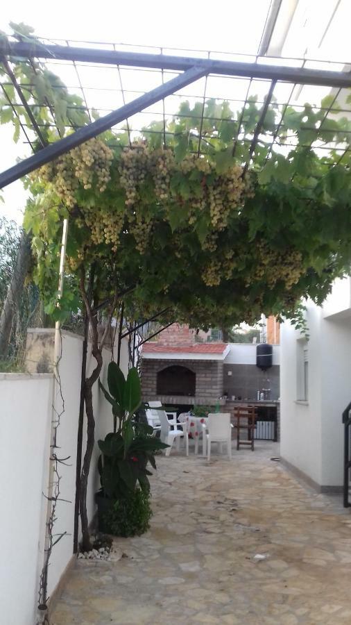 Apartmani Svalina - Seaview And 130M From Beach Трогир Екстериор снимка